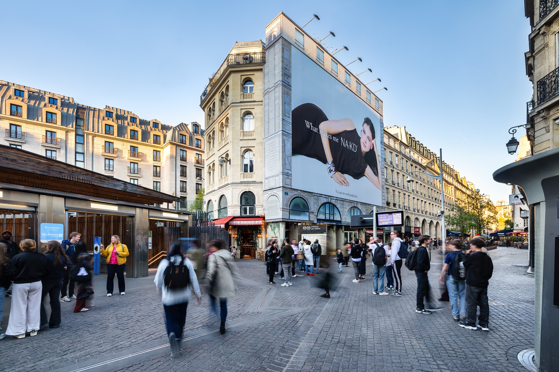 billboard-advertising-paris